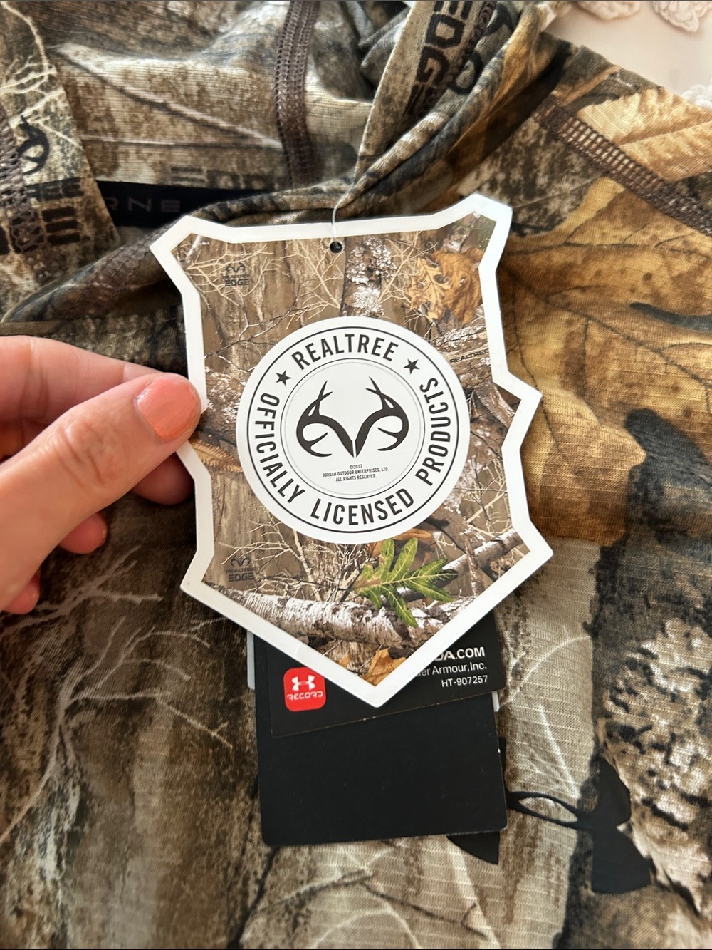 Realtree Under Armour Camouflage Light Weight Hunting Hoodie - Picture 3 of 6